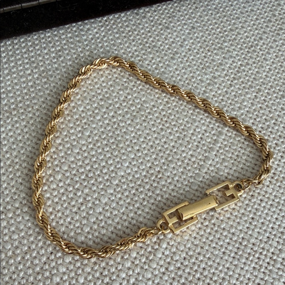 Givenchy Gold Twisted Chain Bracelet 6.5 inches - Picture 3 of 4